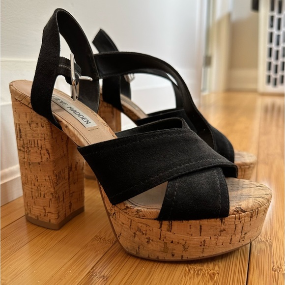 STEVE MADDEN WEDGES - Picture 2 of 4